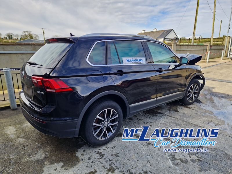 VW_Tiguan_2.0_BlueMotion_2017_DFGC_QZZ_6S_LC9X_-_1-PhotoRoom.png