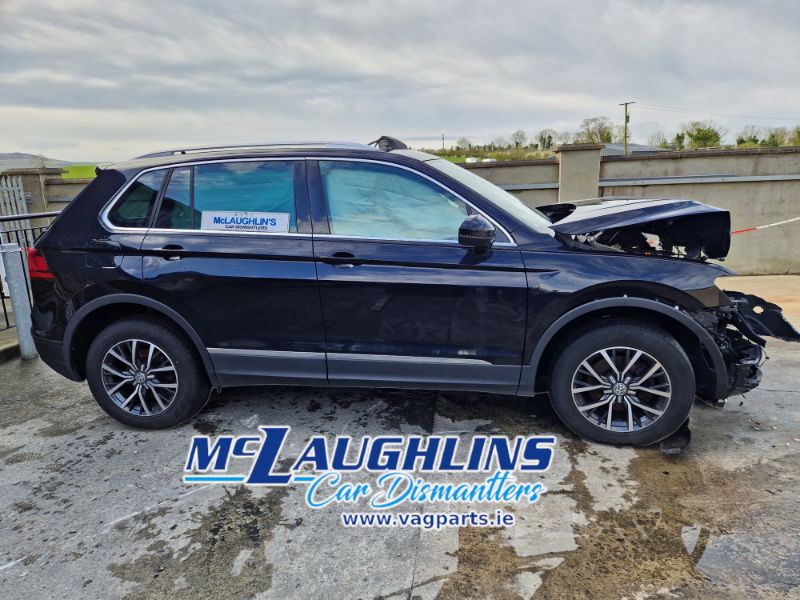 VW_Tiguan_2.0_BlueMotion_2017_DFGC_QZZ_6S_LC9X_-_2-PhotoRoom.png