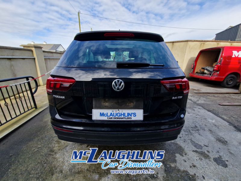 VW_Tiguan_2.0_BlueMotion_2017_DFGC_QZZ_6S_LC9X_-_7-PhotoRoom.png