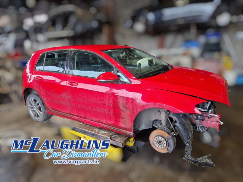 VW_Golf_1.6_BlueMotion_2016_CXXB_MWW_5S_LY3D_Red_-_6-PhotoRoom.png