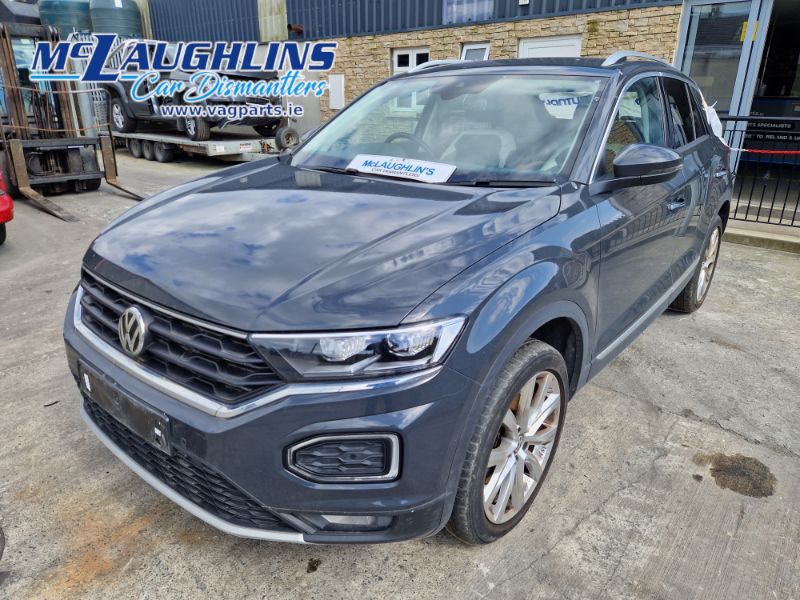 VW_T-Roc_BlueMotion_2020_DFFA_TWE_6S_LI7F_-6-PhotoRoom.png