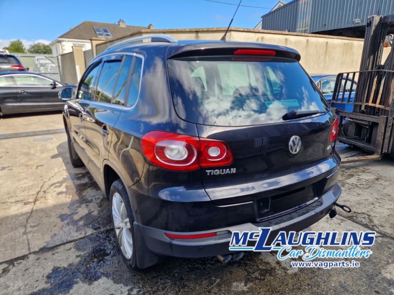 VW_Tiguan_2008_Black_Sport_2.0L_Tdi_CBAB_LMU_6S_LC9X_-_2.jpg