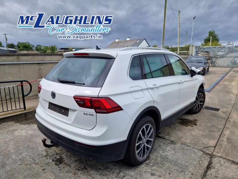 VW_Tiguan_2016_White_BlueMotion_2.0L_DFGA_QZZ_6S_LC9A_-2.jpg