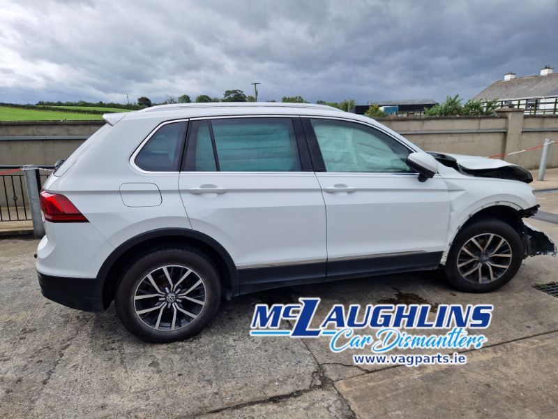 VW_Tiguan_2016_White_BlueMotion_2.0L_DFGA_QZZ_6S_LC9A_-_1.jpg