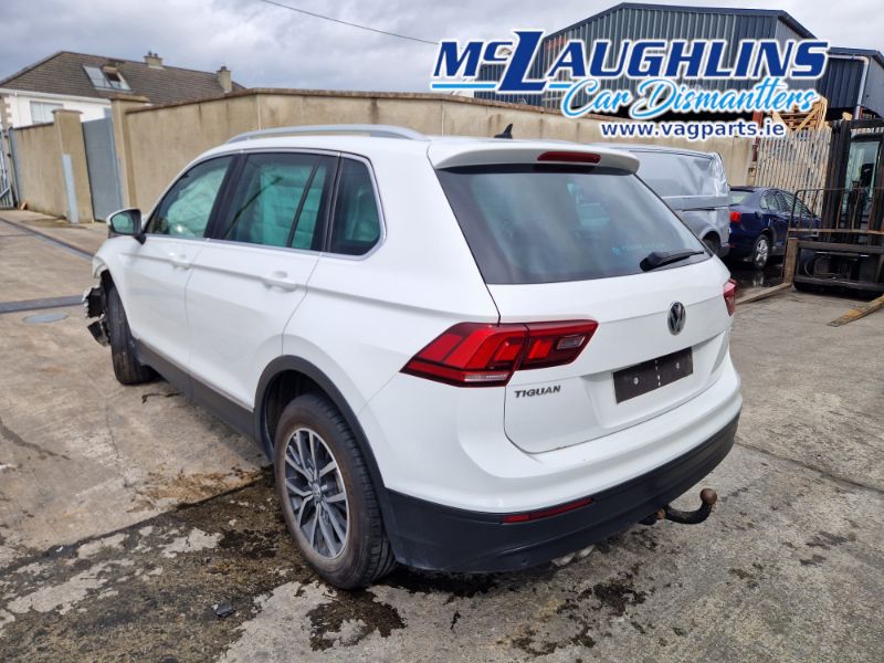 VW_Tiguan_2016_White_BlueMotion_2.0L_DFGA_QZZ_6S_LC9A_-_4.jpg