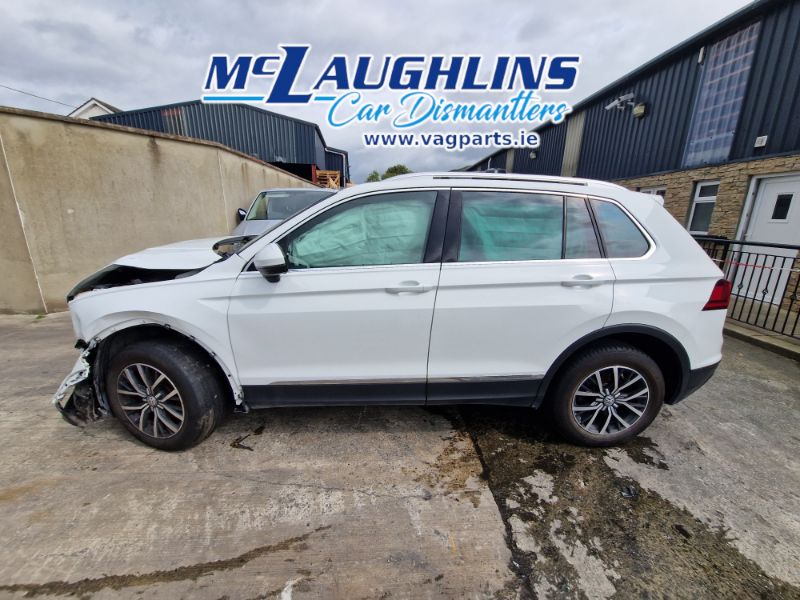 VW_Tiguan_2016_White_BlueMotion_2.0L_DFGA_QZZ_6S_LC9A__-_5.jpg