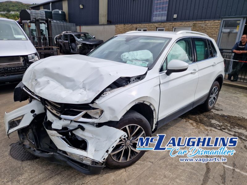 VW_Tiguan_2016_White_BlueMotion_2.0L_DFGA_QZZ_6S_LC9A__-_6.jpg