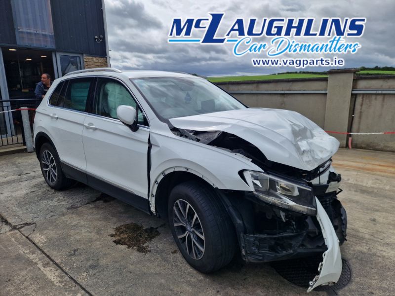 VW_Tiguan_2016_White_BlueMotion_2.0L_DFGA_QZZ_6S_LC9A__-_8.jpg