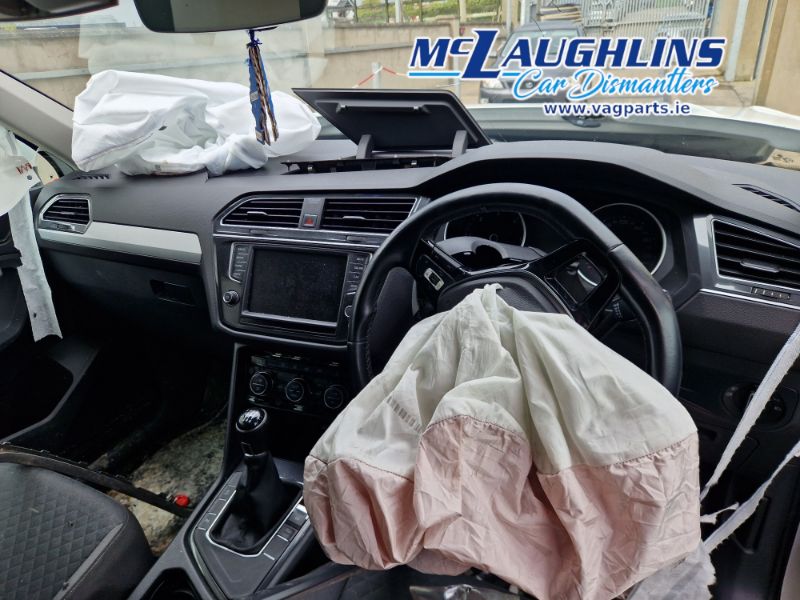 VW_Tiguan_2016_White_BlueMotion_2.0L_DFGA_QZZ_6S_LC9A__-_9.jpg