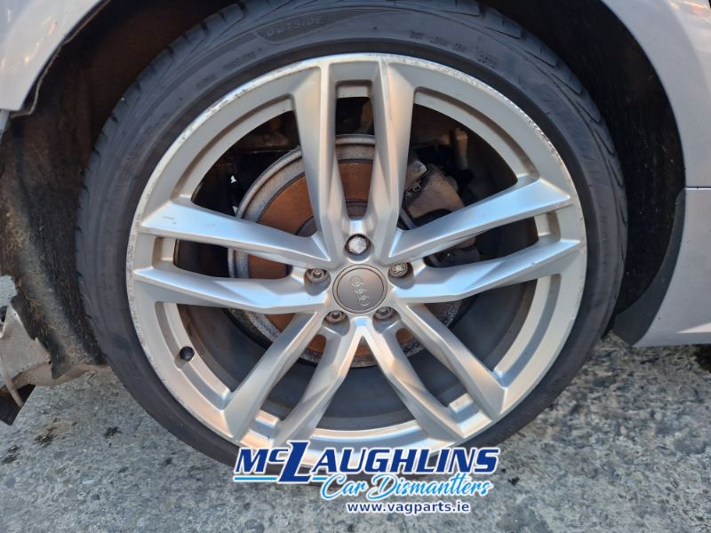 Audi_A6_2015_Silver_2.0_Tdi_S_Line_CNHA_RLB_7A_LZ7G_-_16.jpg