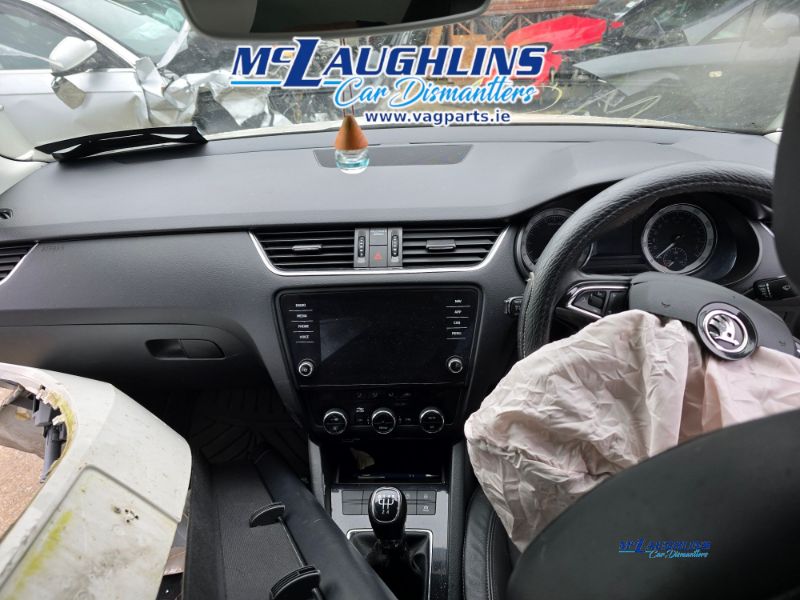 Skoda_Octavia_2018_White_1.6_Tdi_SE_DDYA_RTD_5S_LF9E_-_McLaughlin_Car_Dismantlers_Breakers_Donegal_-_10.jpg