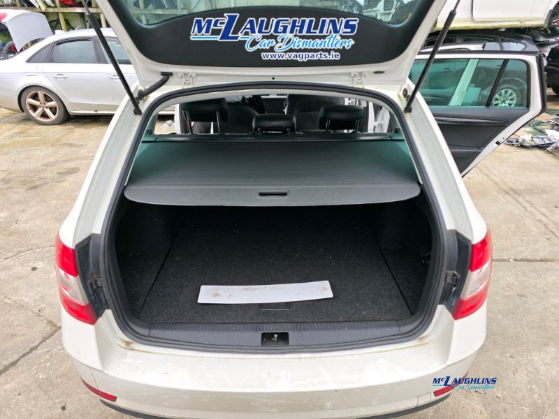 Skoda_Octavia_2018_White_1.6_Tdi_SE_DDYA_RTD_5S_LF9E_-_McLaughlin_Car_Dismantlers_Breakers_Donegal_-_11.jpg