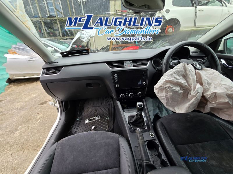 Skoda_Octavia_2018_White_1.6_Tdi_SE_DDYA_RTD_5S_LF9E_-_McLaughlin_Car_Dismantlers_Breakers_Donegal_-_14.jpg