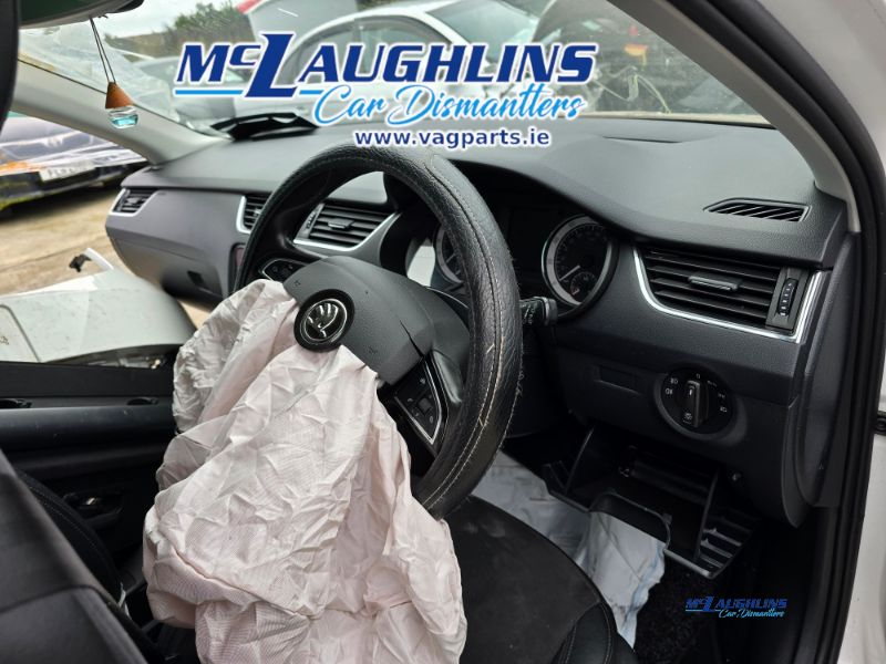 Skoda_Octavia_2018_White_1.6_Tdi_SE_DDYA_RTD_5S_LF9E_-_McLaughlin_Car_Dismantlers_Breakers_Donegal_-_9.jpg