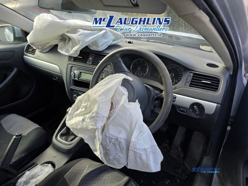 VW_Jetta_2011_Bluemotion_1.6L_Silver_CAYC_LUB_5S_LA7W_-_McLaughlin_Car_Dismantlers_Breakers_Donegal_-_4.jpg