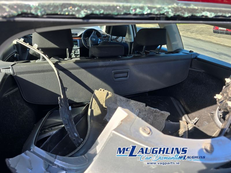 VW_Passat_2011_Silver_Comfortline_Estate_Bluemotion_CAYC_MYP_6S_LA7W_-_McLaughlin_Car_Dismantlers_Breakers_Donegal_-_9.jpg