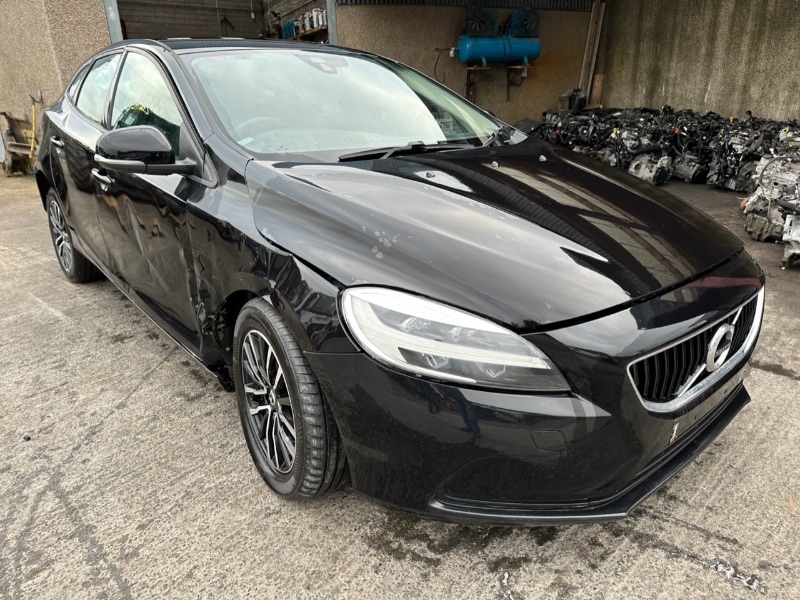 Black 5 door 2.0L 2017 VOLVO V40 MOMENTUM D2 2.0d 6sp Parts