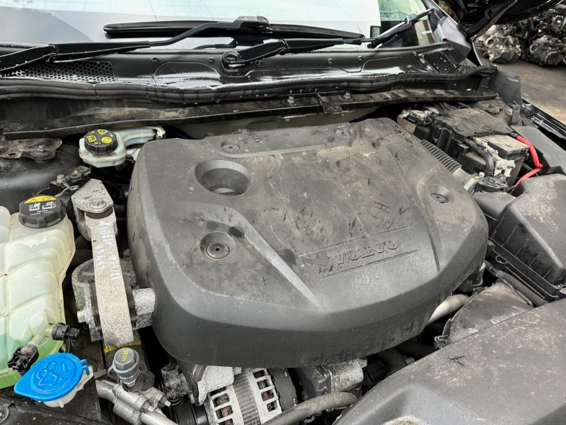 Black 5 door 2.0L 2017 VOLVO V40 MOMENTUM D2 2.0d 6sp Parts