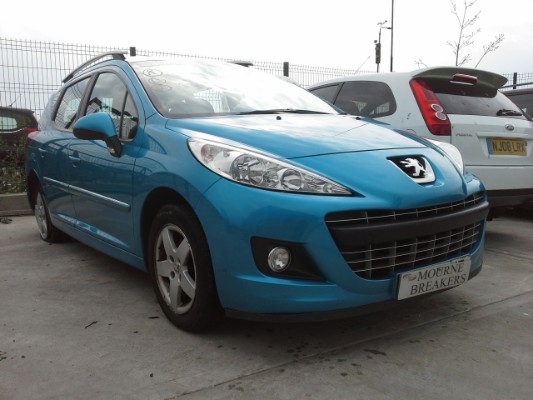 Peugeot_207_estate_1.4_petrol_5_speed_(2013)..jpg